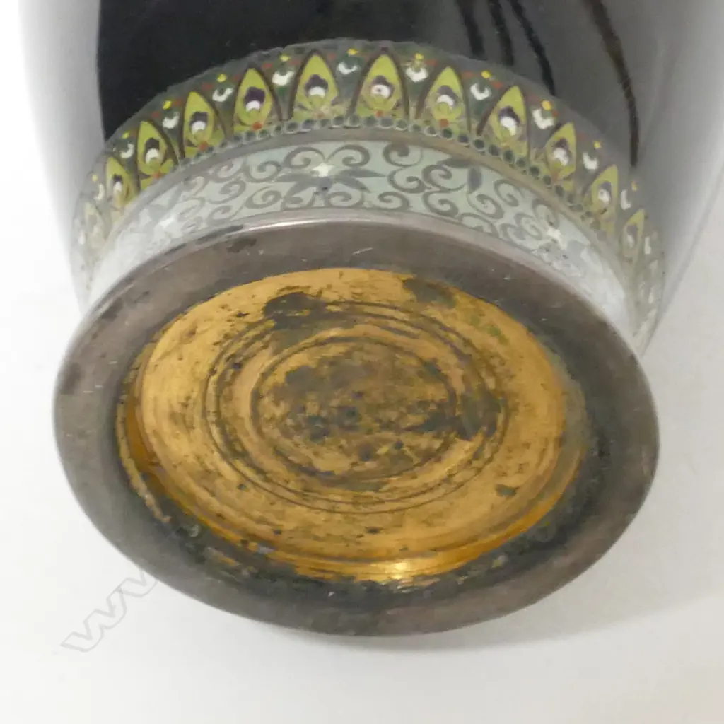 A small Japanese cloisonne vase in the manner of Yasuyuki Namikawa Image 1++