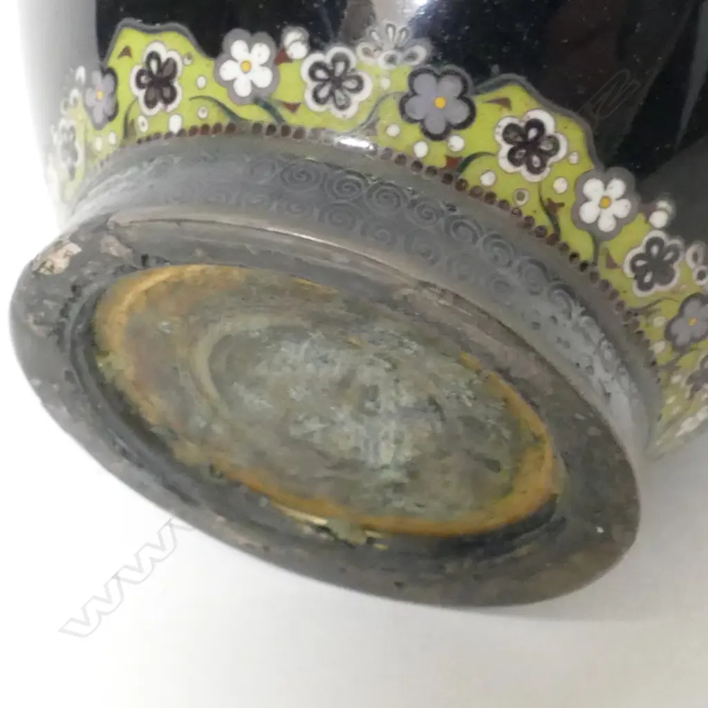 A small Japanese cloisonné vase in the manner of Yasuyuki Namikawa Image 1++