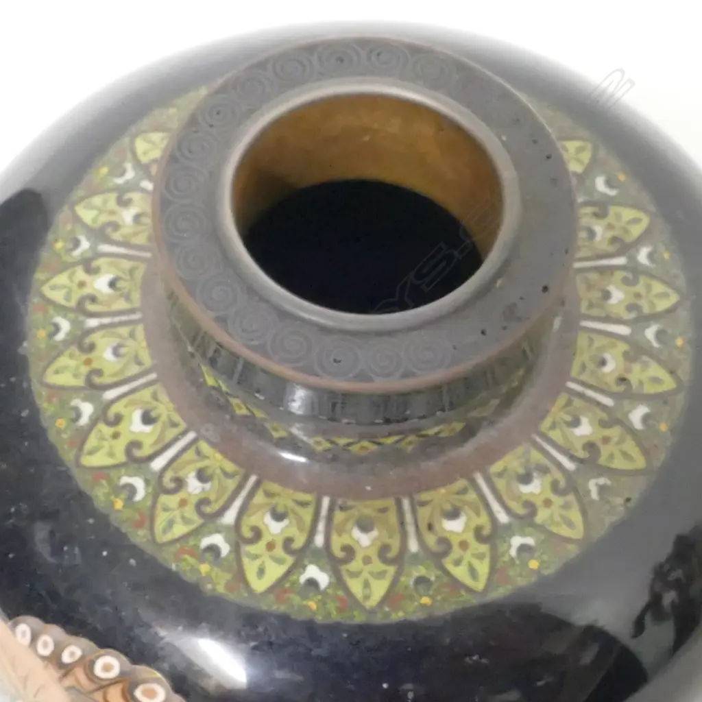 A small Japanese cloisonné vase in the manner of Yasuyuki Namikawa Image 1++