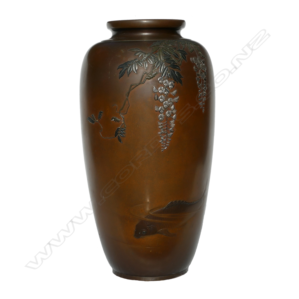 An impressive Meiji period Japanese bronze vase from the Nogawa workshop Image 1++