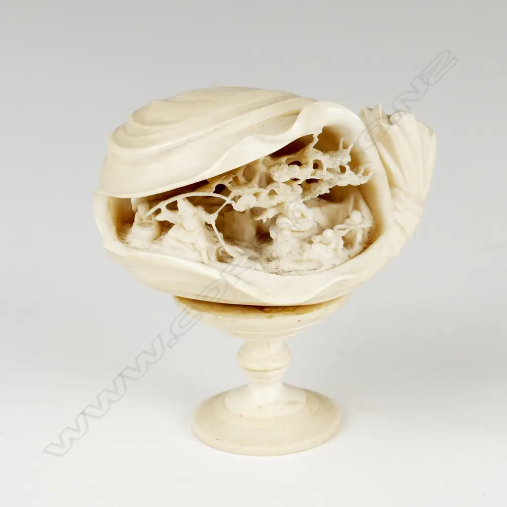 An impressive Japanese carved ivory dream shell Image 1++