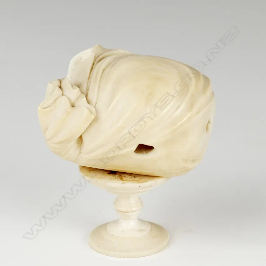 An impressive Japanese carved ivory dream shell Image 1++