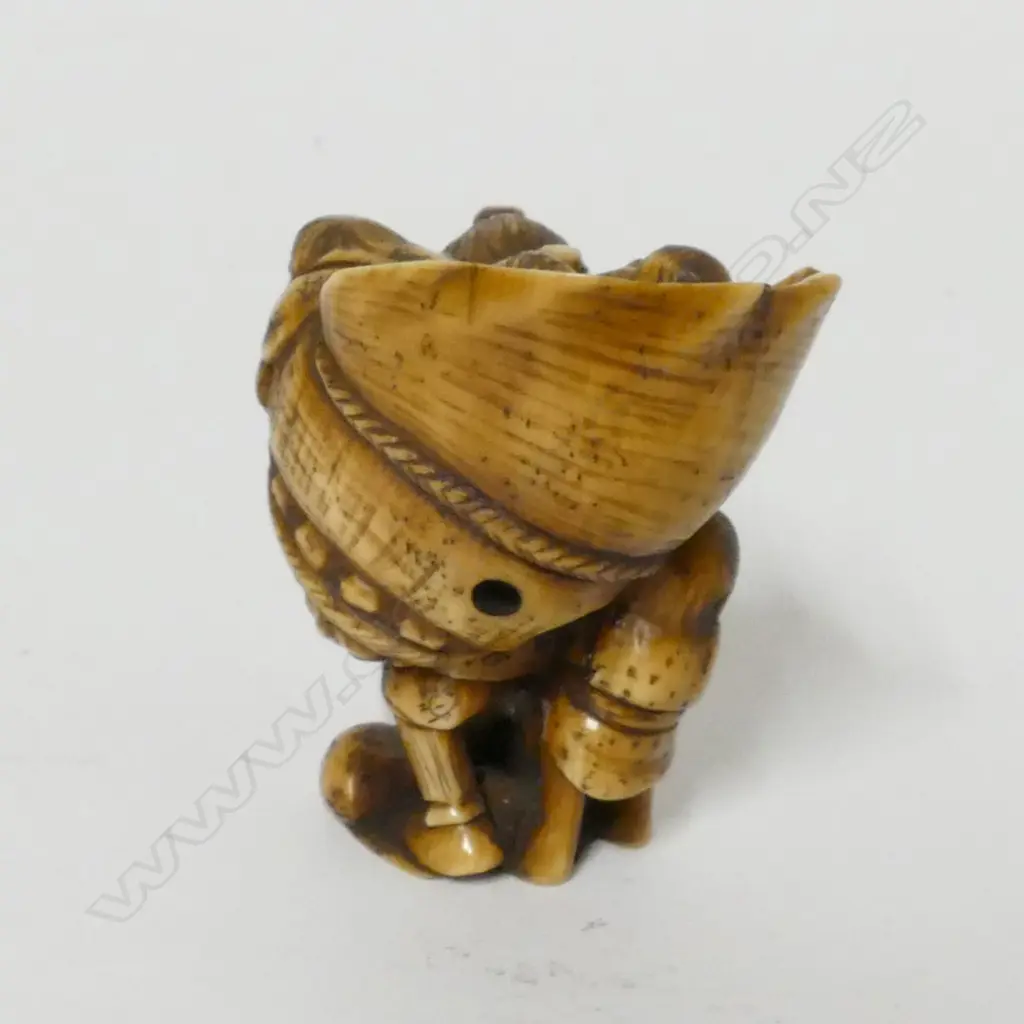 A 19thC ivory netsuke Image 1++