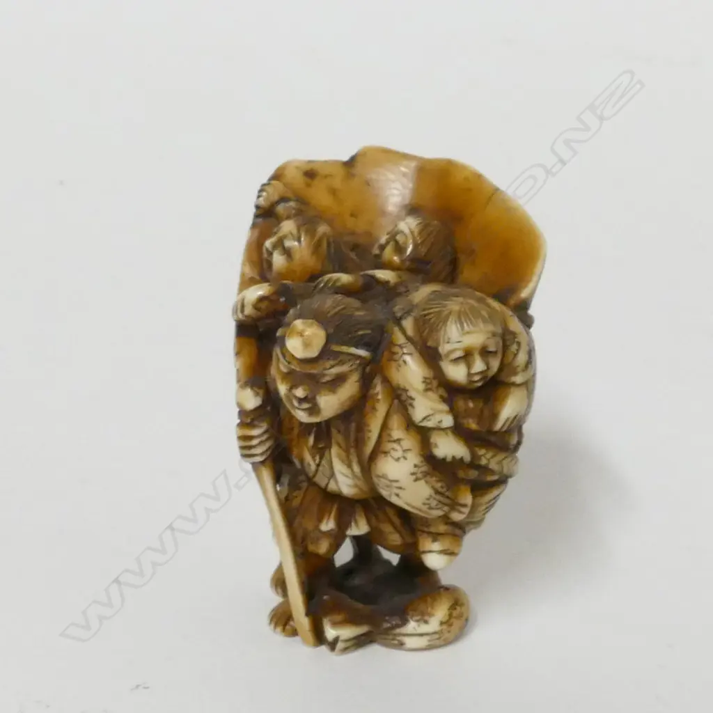 A 19thC ivory netsuke Image 1++