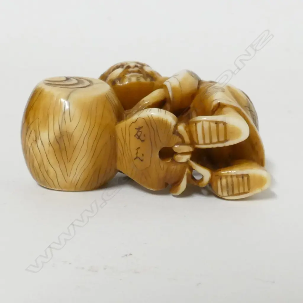 An old ivory netsuke Image 1++