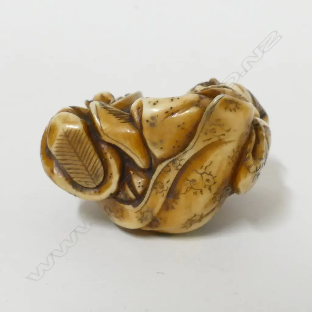 A 19thC ivory netsuke Image 1++