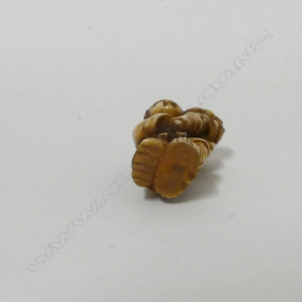 A small old ivory netsuke of a shishimai dancer Image 1++