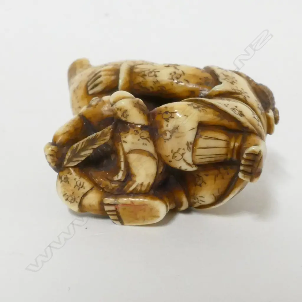 A 19thC ivory netsuke Image 1++