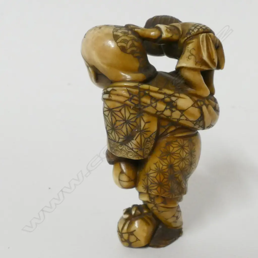 A Japanese small ivory okimono Image 1++