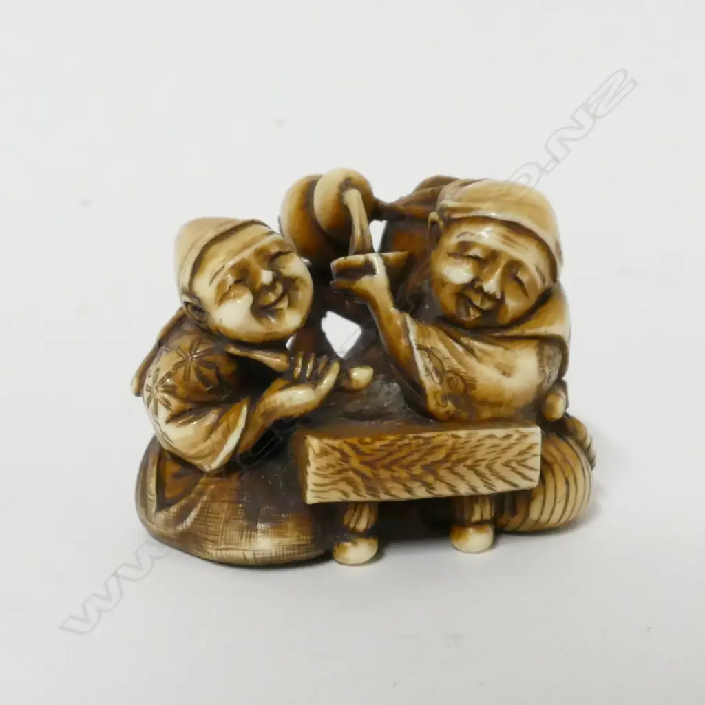 A well carved 19thC ivory netsuke Image 1++
