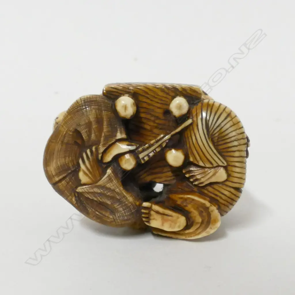 A well carved 19thC ivory netsuke Image 1++