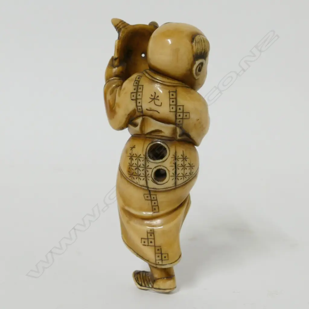 A good Japanese ivory netsuke Image 1++