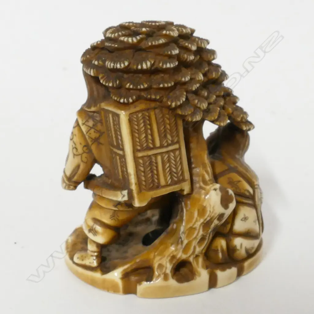 A 19thC ivory netsuke Image 1++