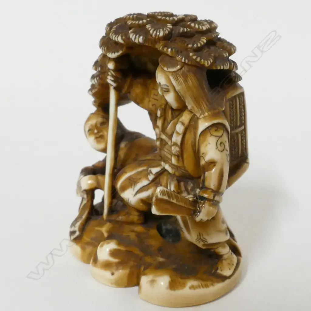 A 19thC ivory netsuke Image 1++