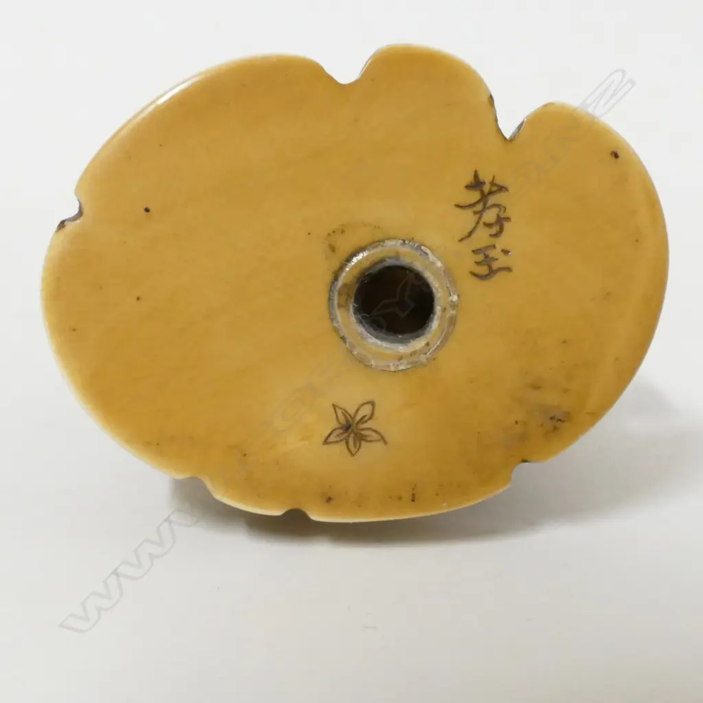 A 19thC ivory netsuke Image 1++