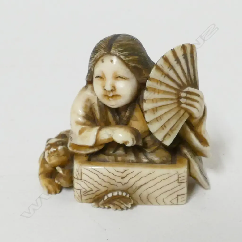 A humeros ivory netsuke Image 1++
