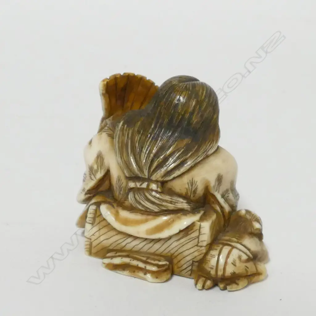 A humeros ivory netsuke Image 1++
