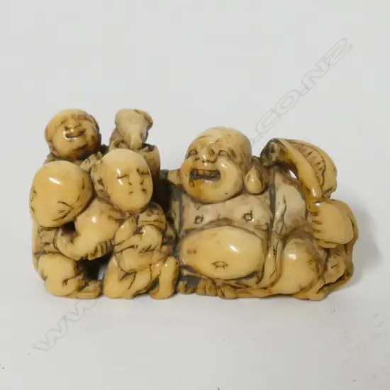 An 18th-19thC small ivory netsuke
