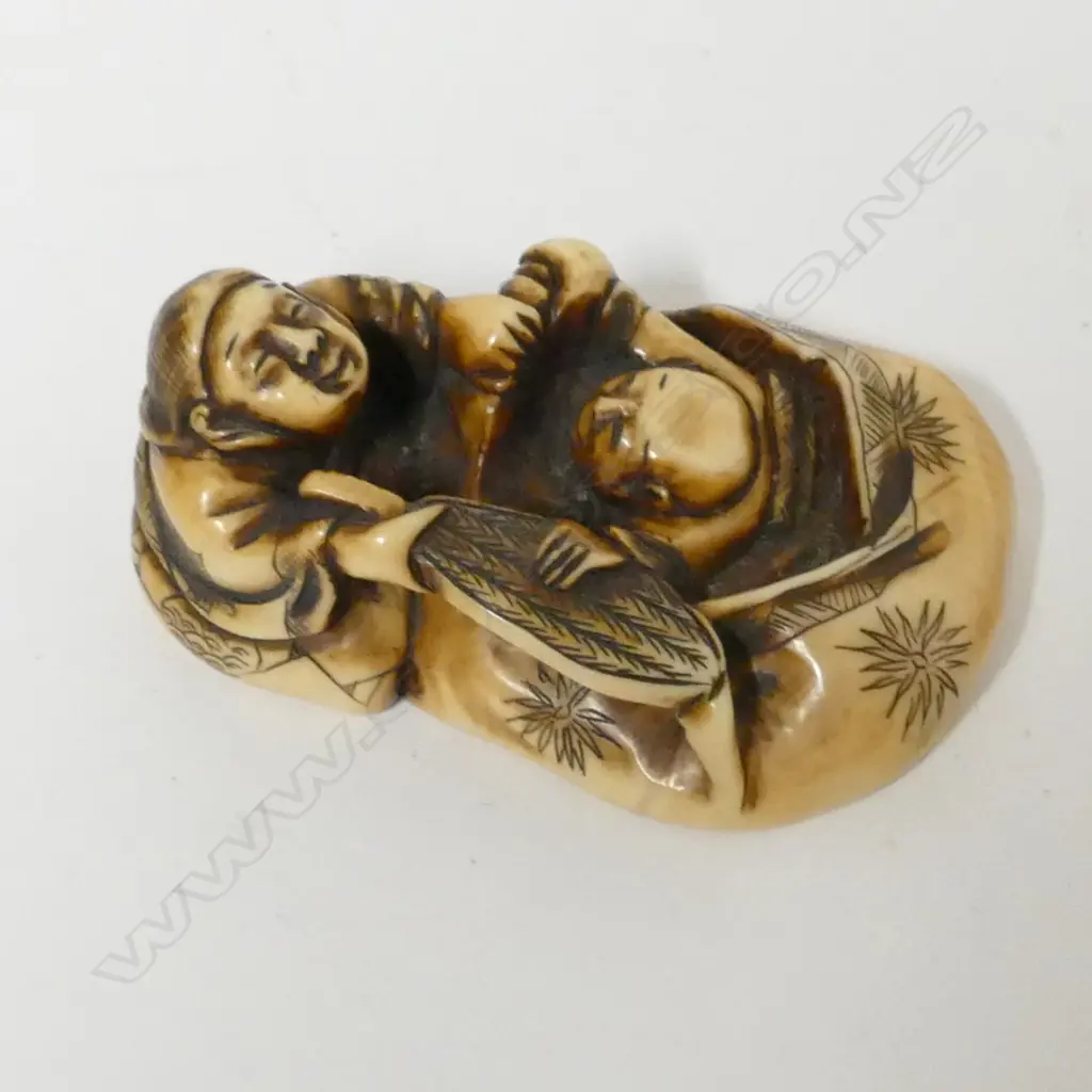 A 19thC ivory netsuke Image 1++