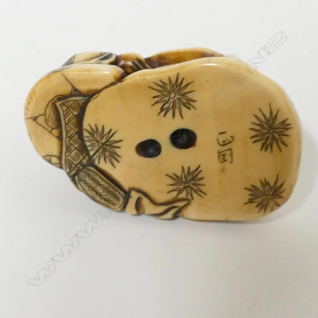 A 19thC ivory netsuke Image 1++