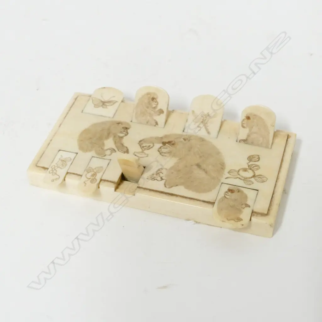 An old Japanese carved ivory whist counter Image 1++