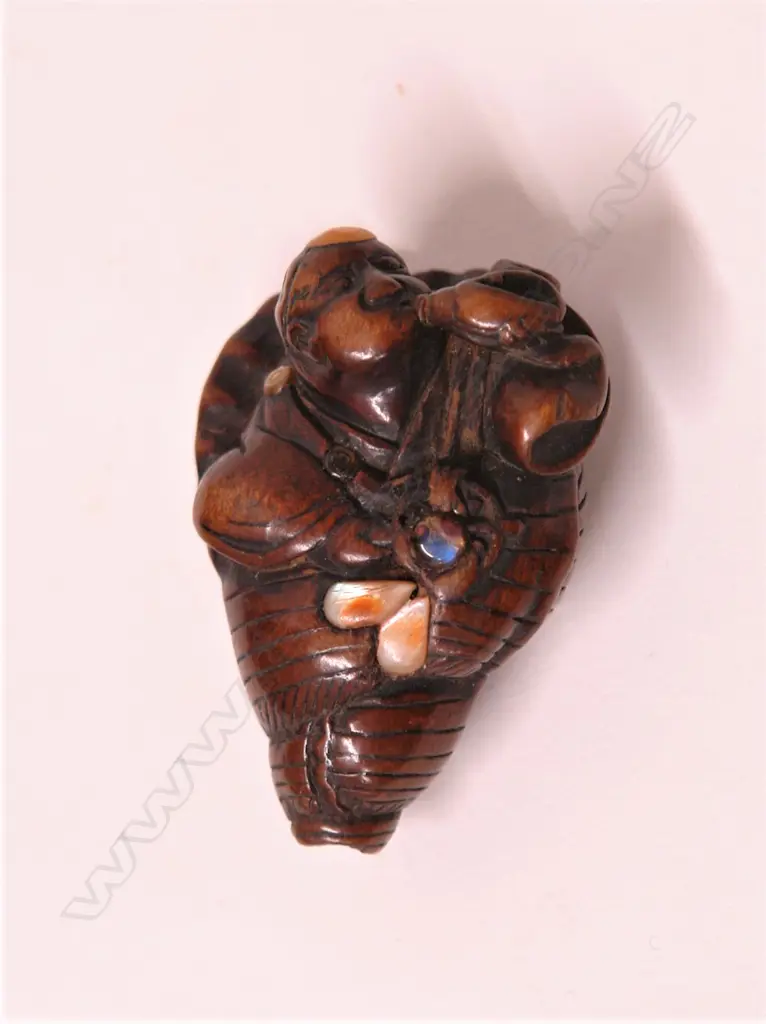 A fine old boxwood netsuke Image 1++