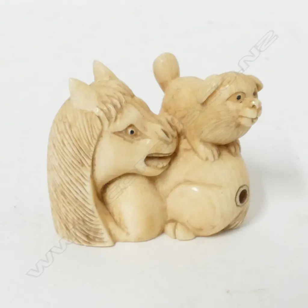 An ivory netsuke Image 1++