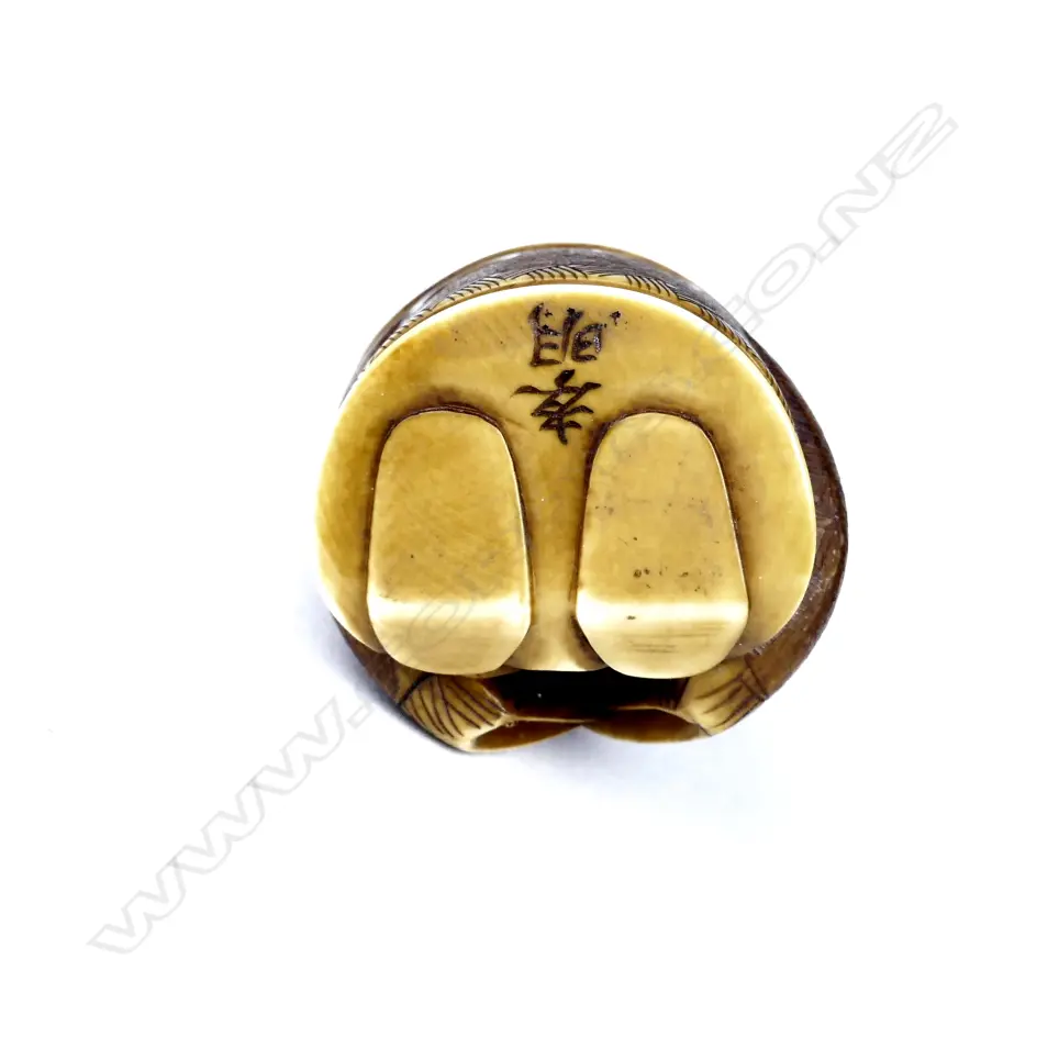 A compact carved ivory netsuke of Fukurokuju Image 1++