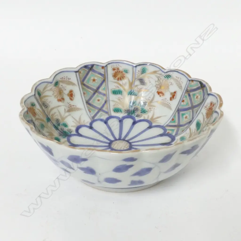 An Imari porcelain dish Image 1++