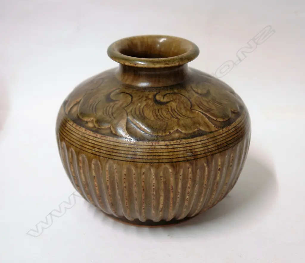 A 19thC Korean decorated squat vase Image 1++