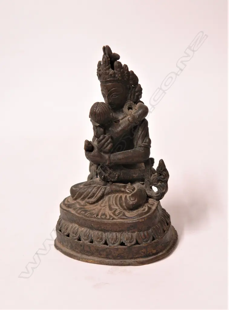 An antique Indian bronze of Vishnu and consort Image 1++