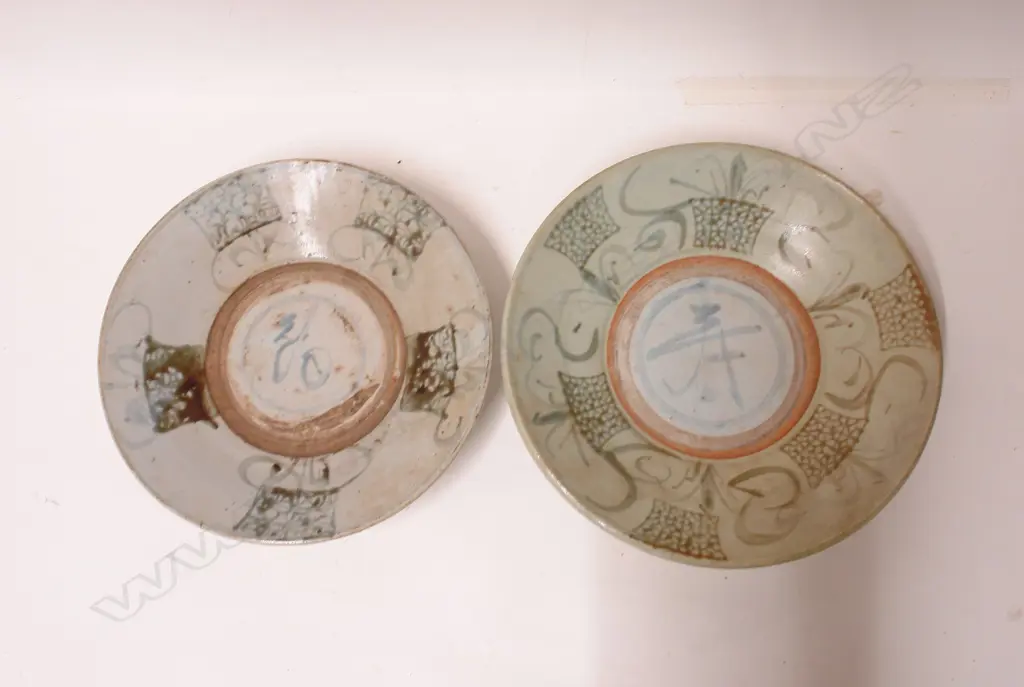 Two Chinese provincial shallow dishes Image 1++