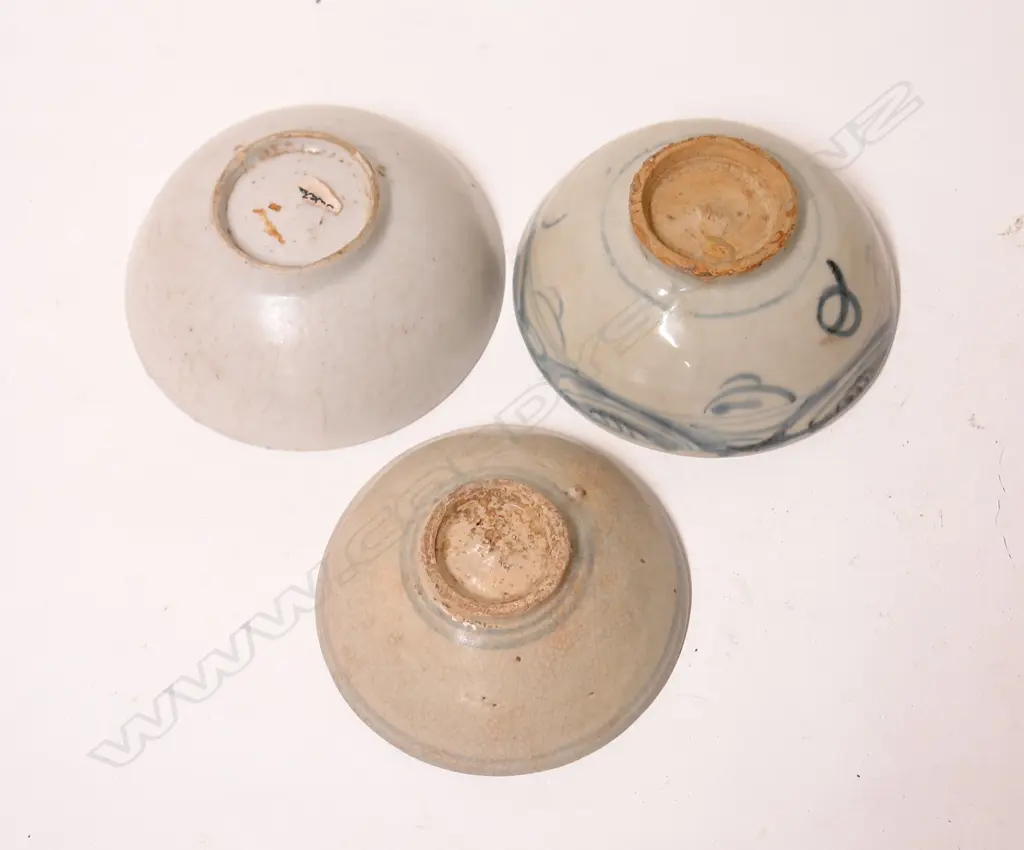 Three Chinese porcelain bowls Image 1++