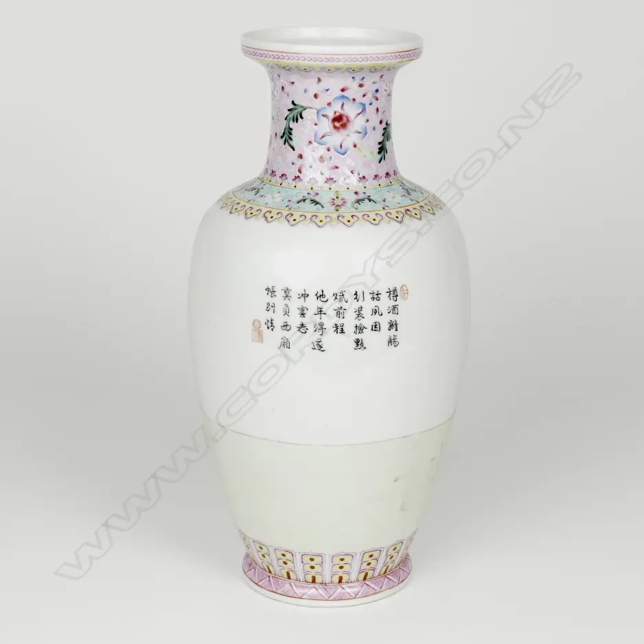 A Chinese famille rose baluster porcelain vase Image 1++