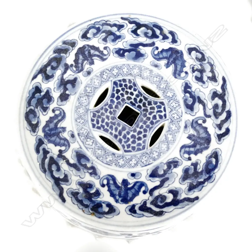 A pair of Chinese blue and white 'garden stools' Image 1++