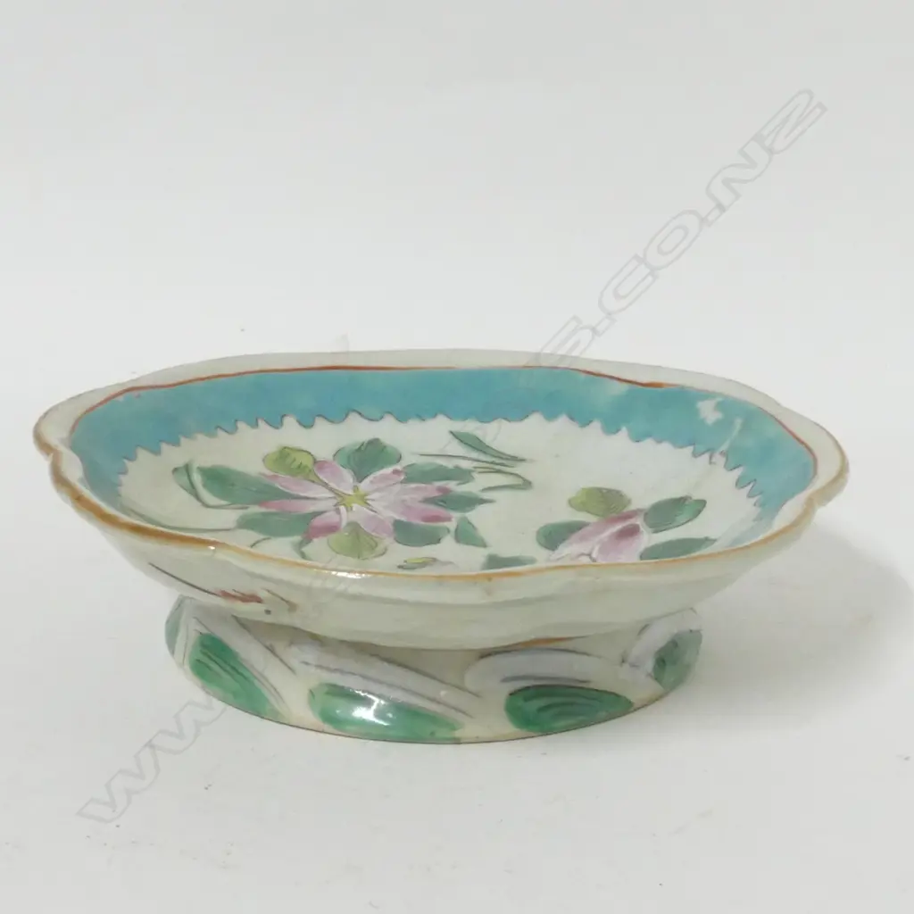 A Chinese porcelain dish Image 1++