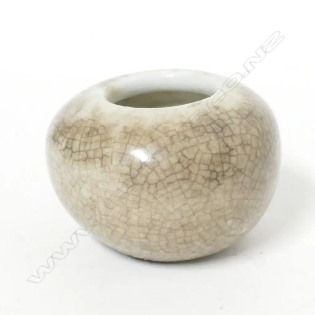 A small Chinese crackle ware pot Image 1++