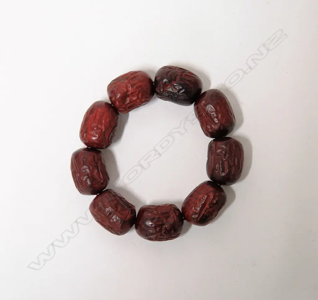 A Chinese carved Zitan wood bead bracelet Image 1++