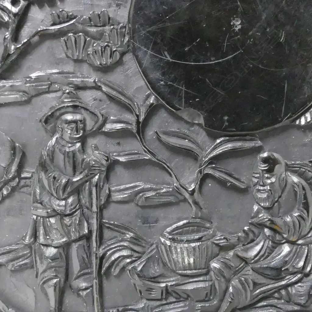 A 19thC Chinese finely carved tortoiseshell table snuff box Image 1++