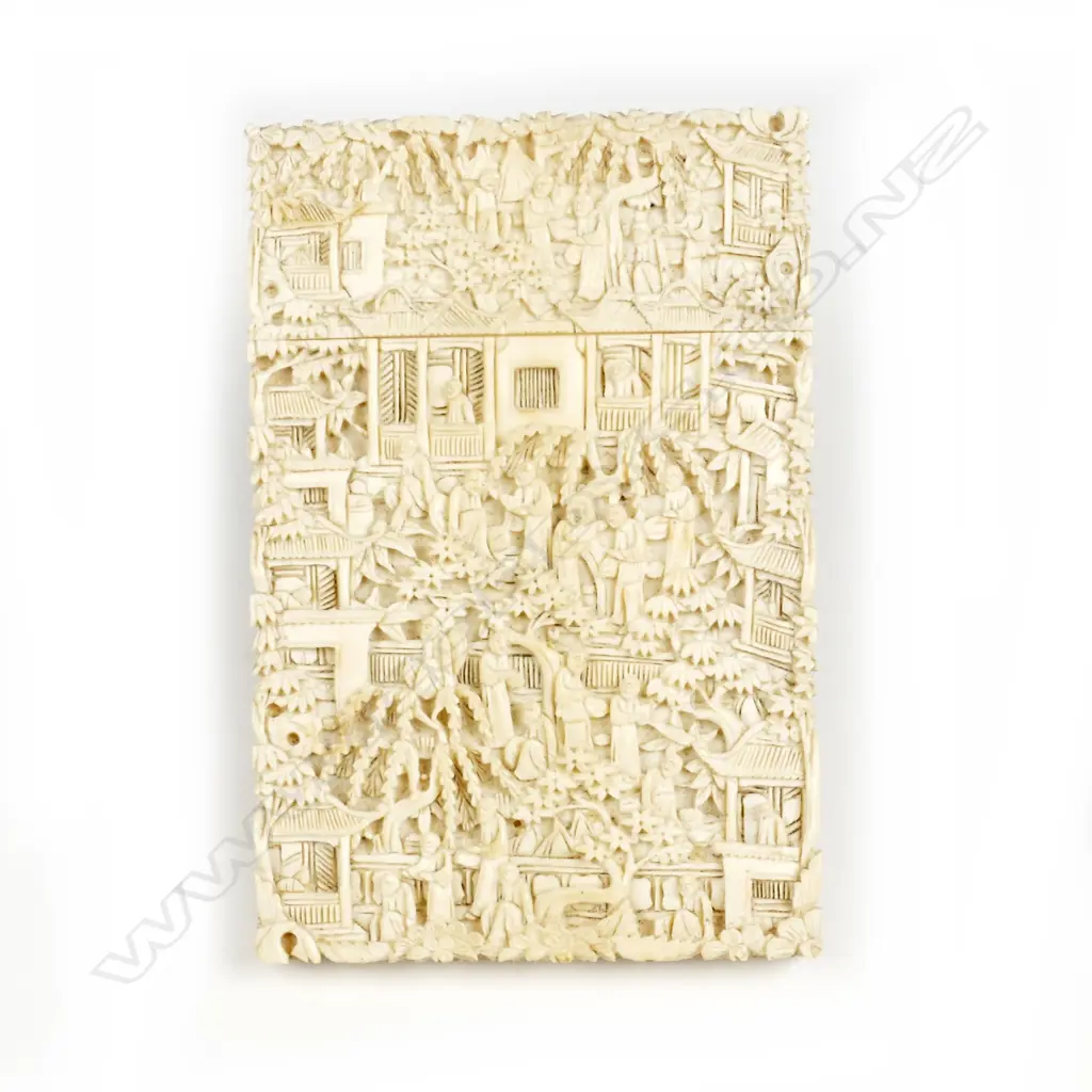 An old Chinese ivory card case Image 1++