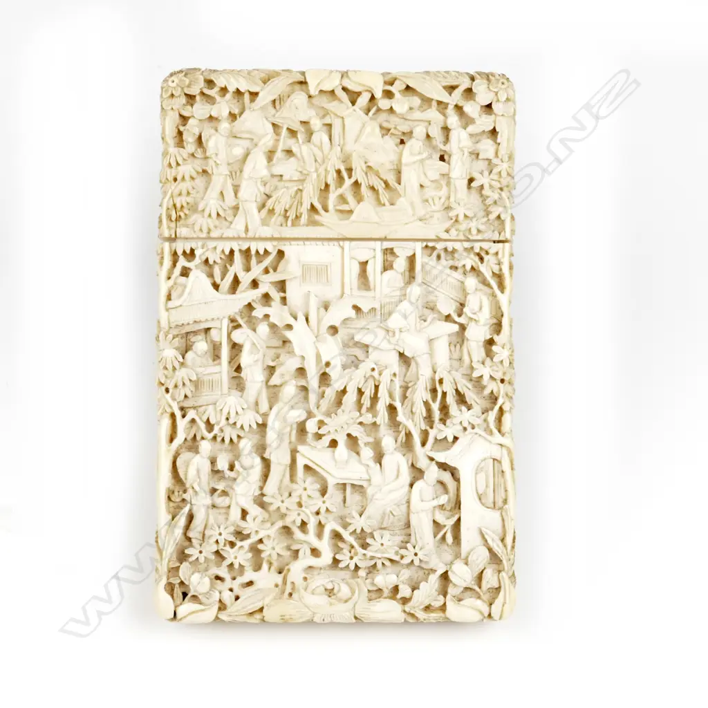 An old Chinese ivory card case Image 1++