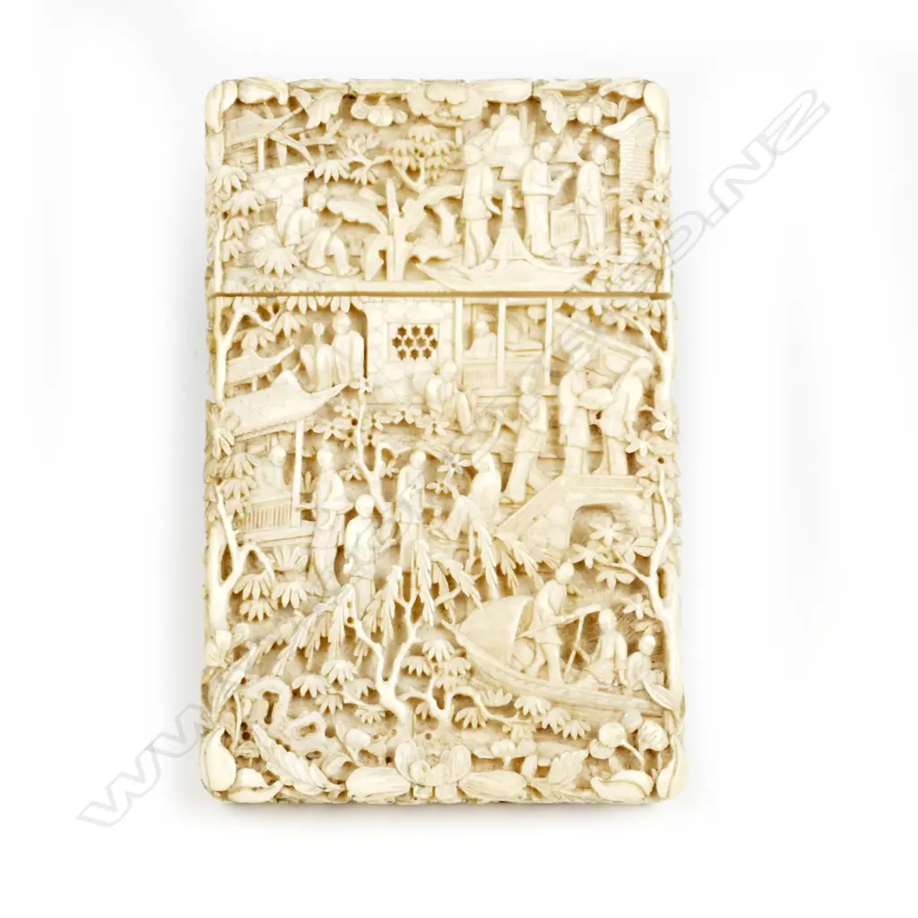 An old Chinese ivory card case Image 1++