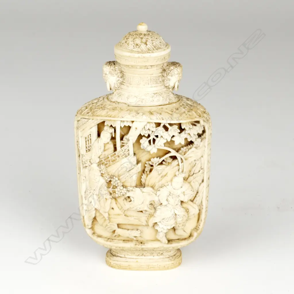 A large old Chinese carved ivory snuff bottle Image 1++