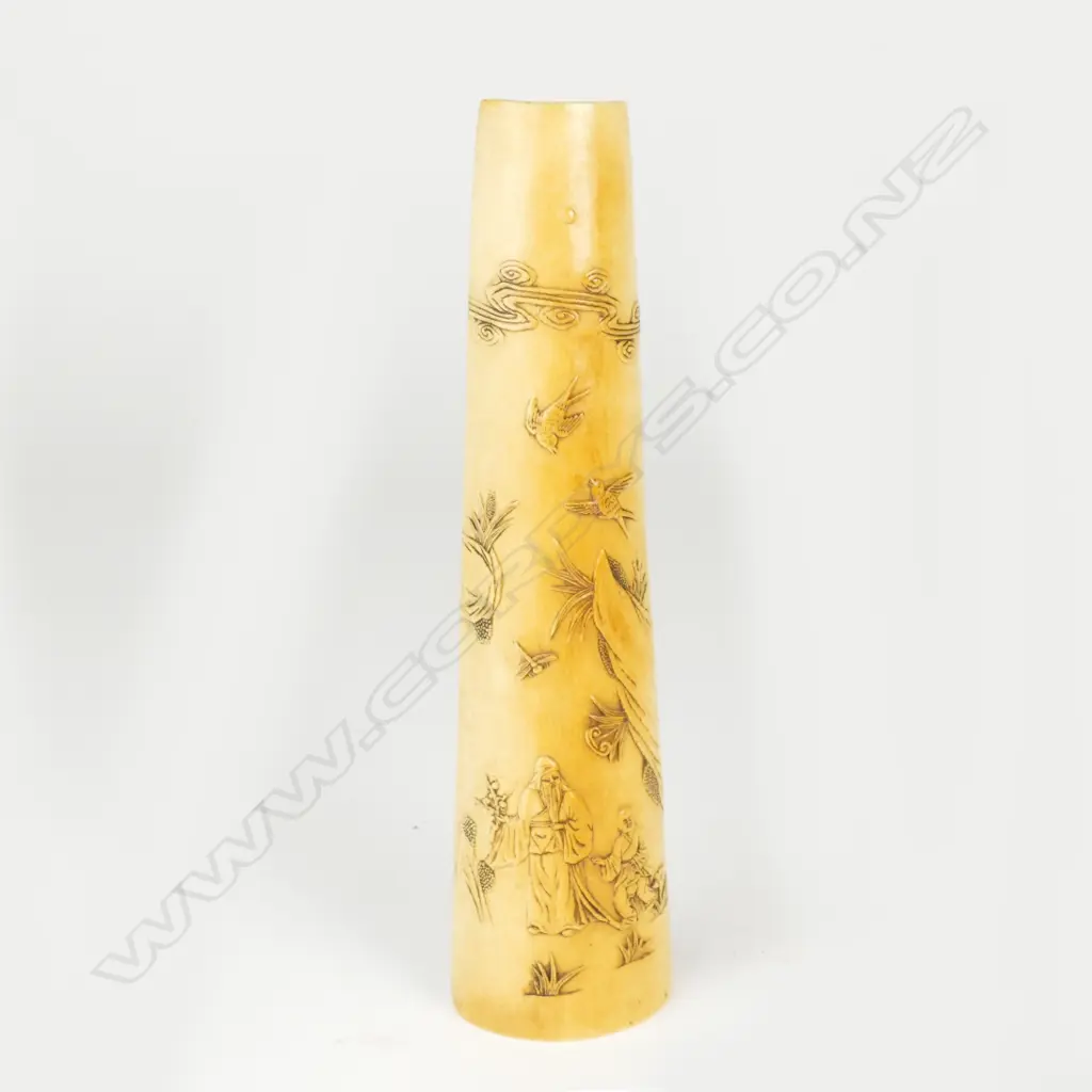 A Chinese Qing Dynasty period ivory wrist rest Image 1++