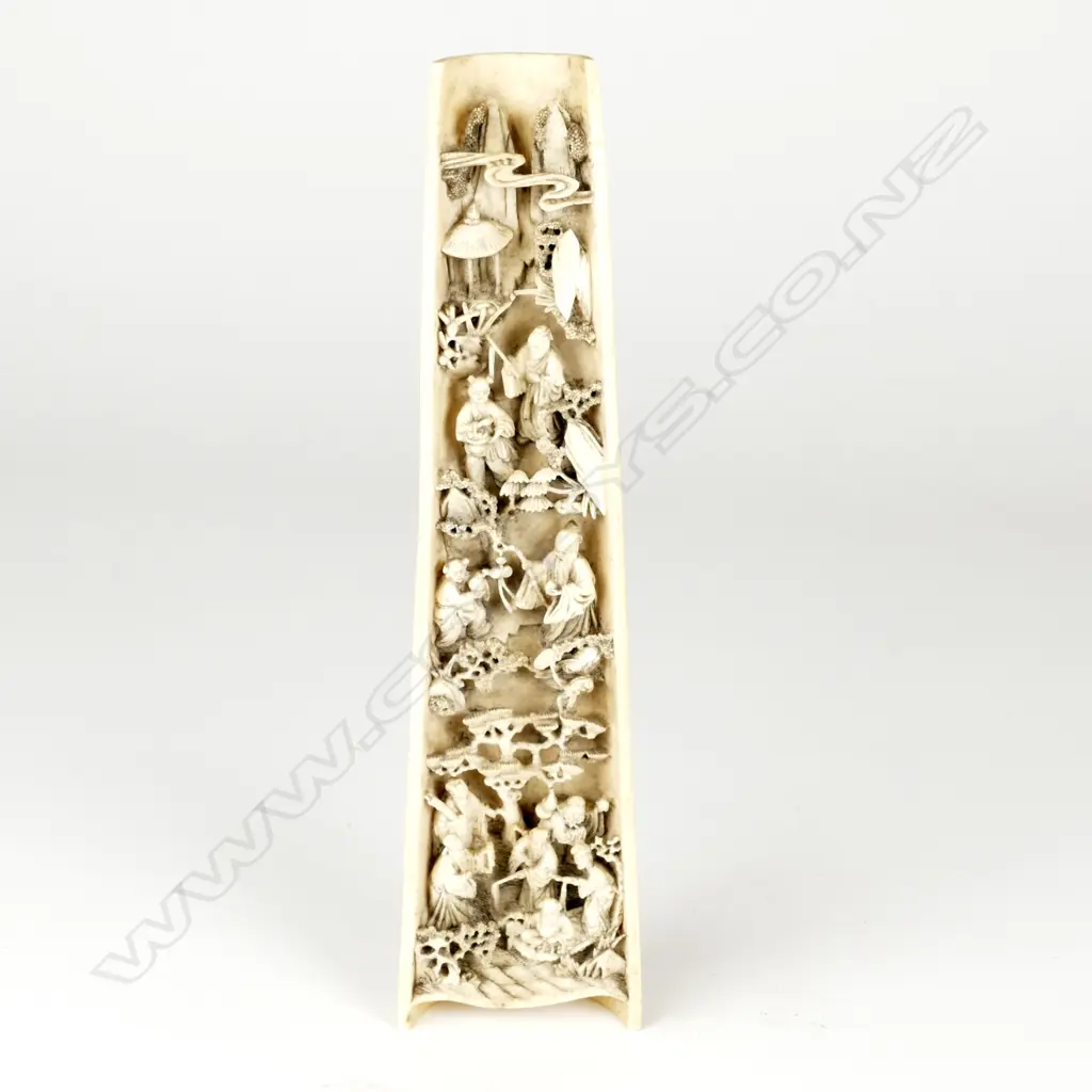 A Chinese Qing Dynasty period ivory wrist rest Image 1++