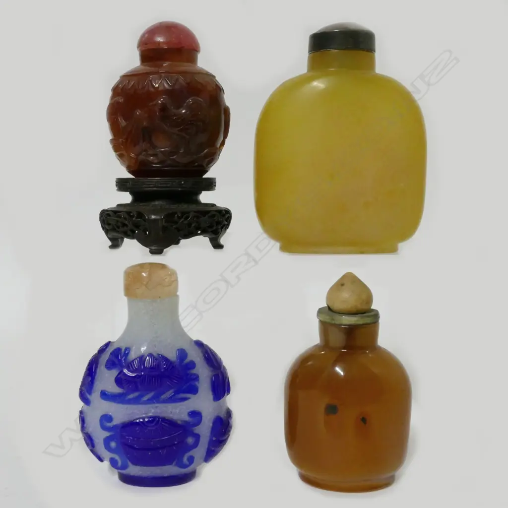 Four old Chinese snuff bottles Image 1++