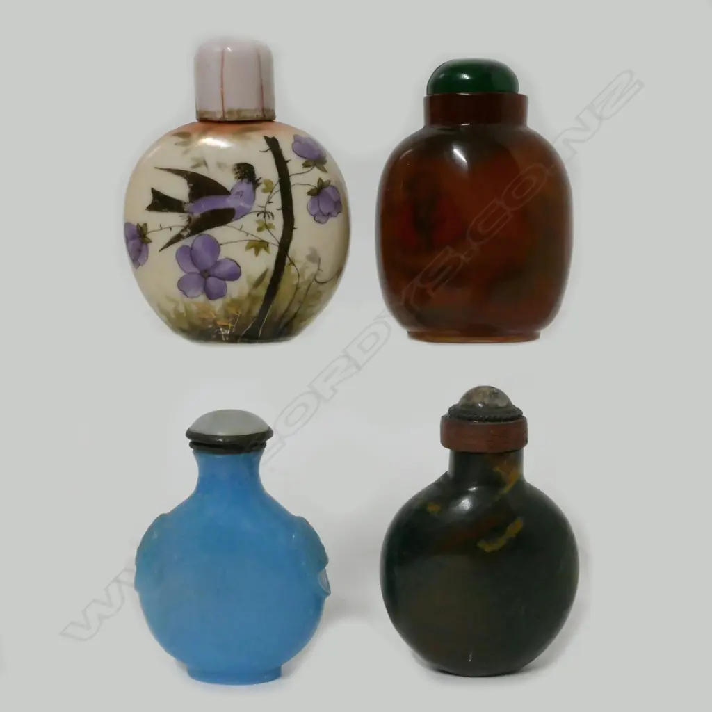 Four old Chinese snuff bottles Image 1++
