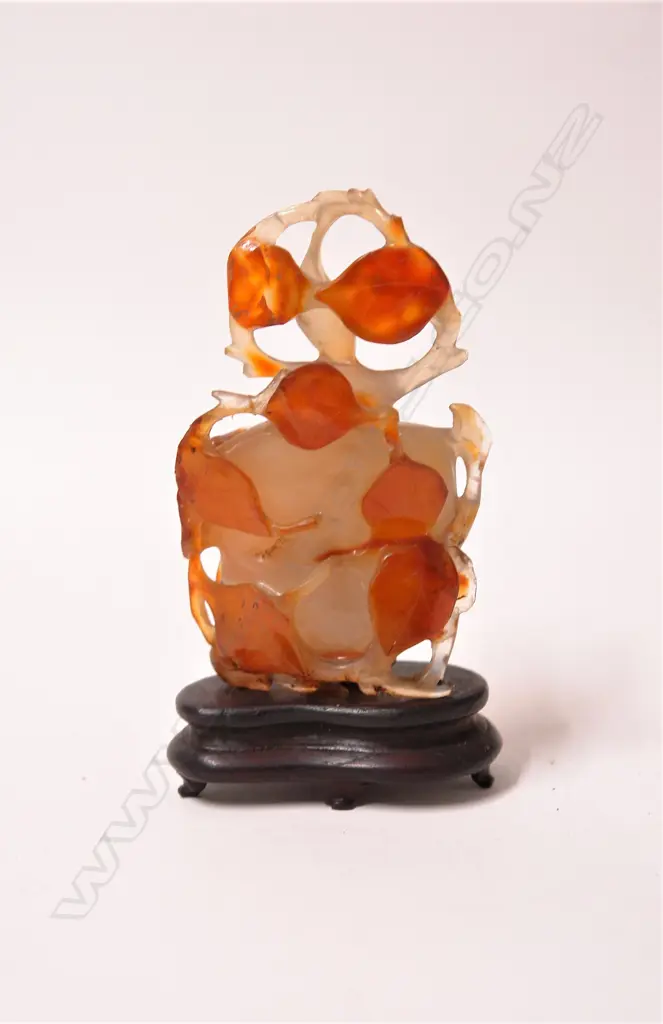 An old Chinese agate carved lidded snuff bottle Image 1++