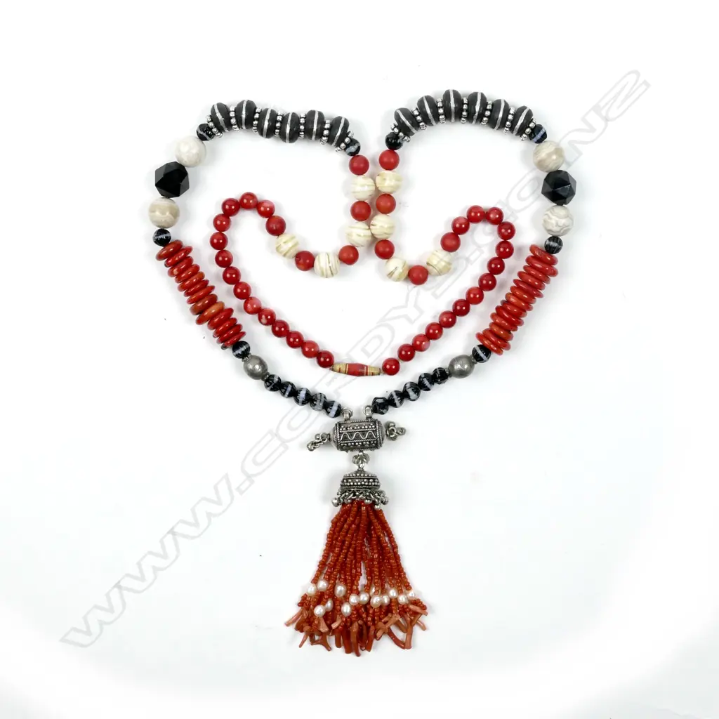 A long decorative necklace of red coral beads Image 1++