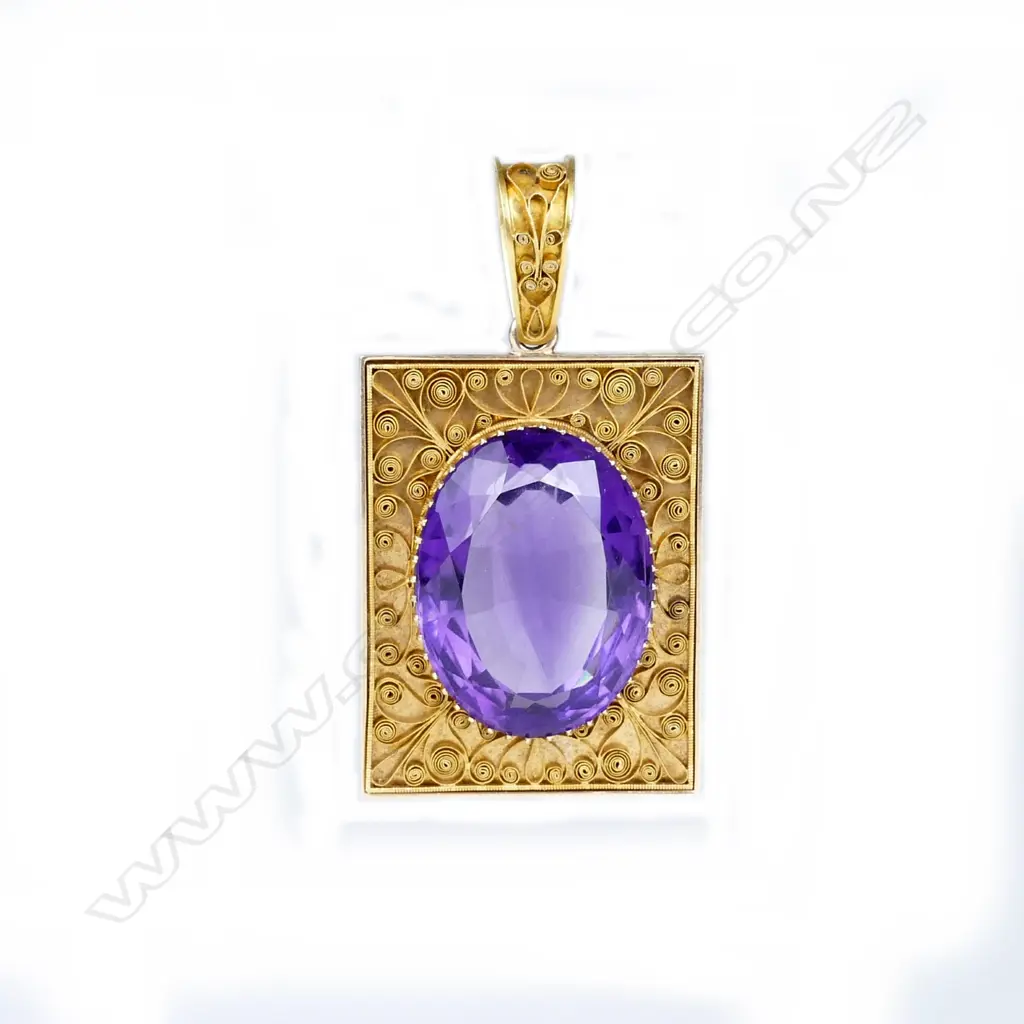 A Victorian 15ct. gold and amethyst pendant Image 1++